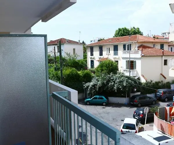 Grand 4 Couchages Proche Αντίμπ